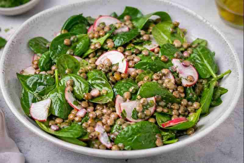 Lentesalade met spinazie linzen en radijs