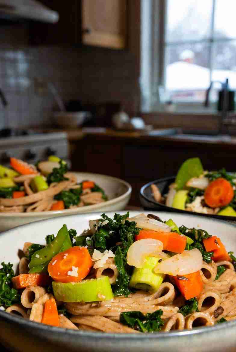 Winterse Volkoren Pasta met Lokale Wintergroenten