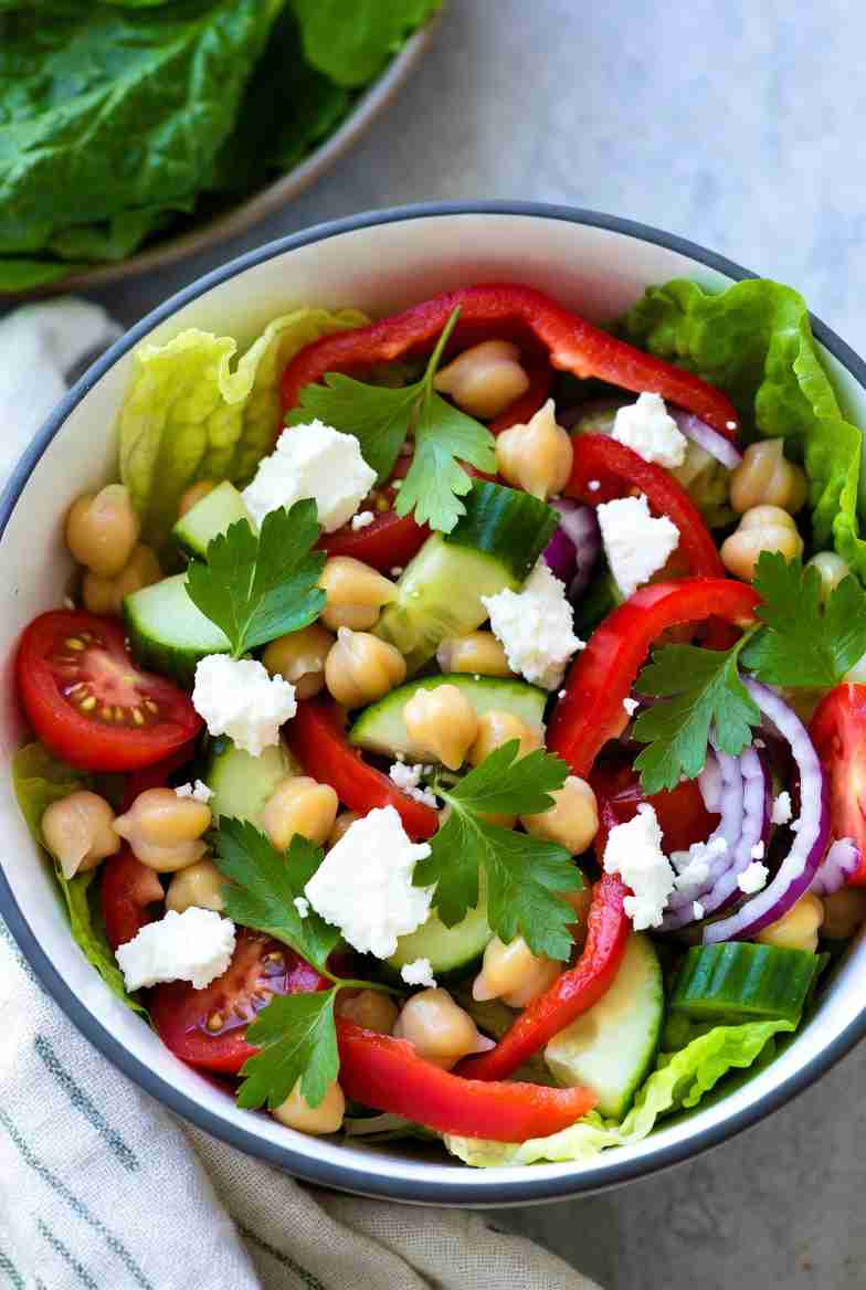 Zomerse Kikkererwtensalade met Verse Groenten en Feta